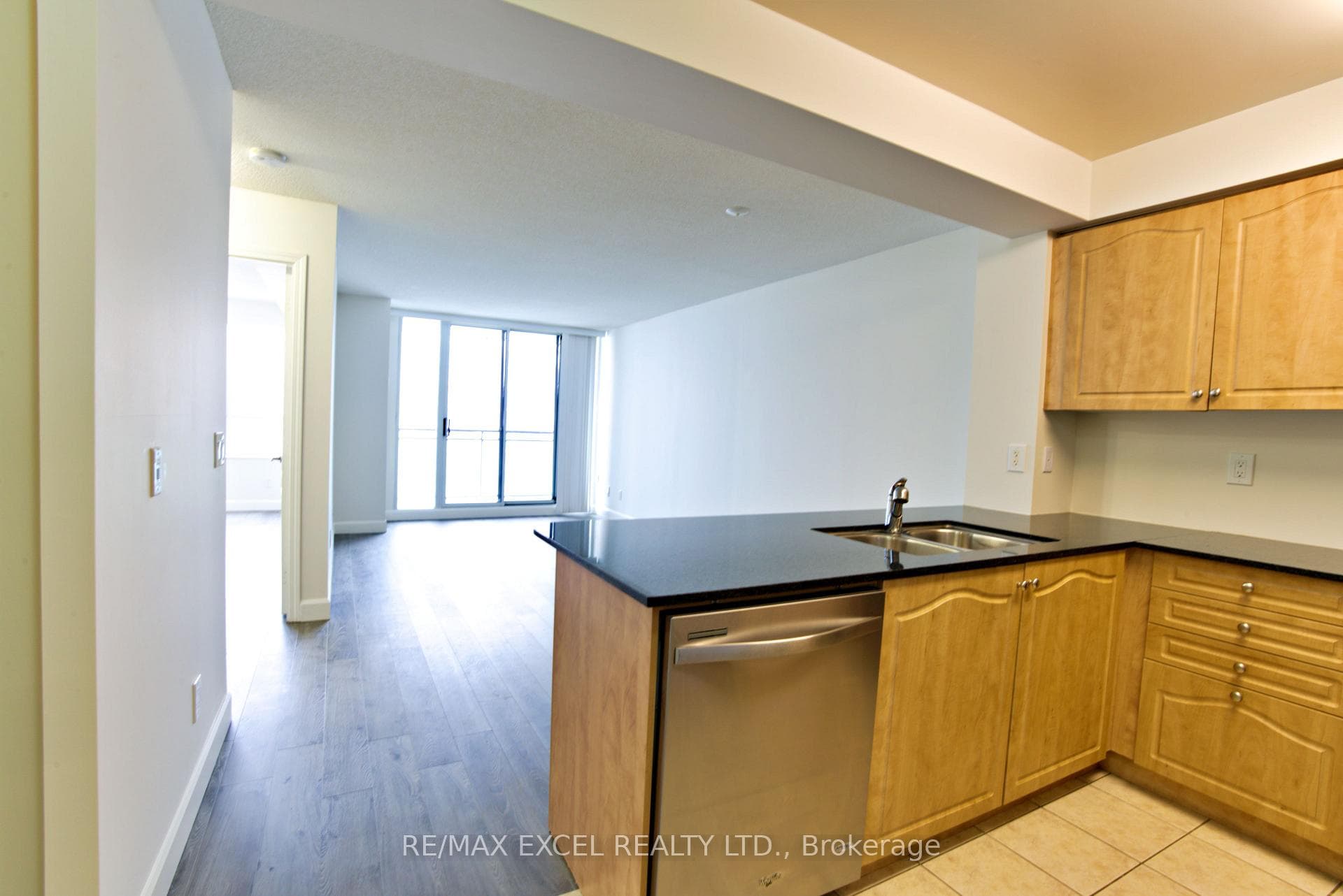350 Red Maple Road Unit 907 photo 9