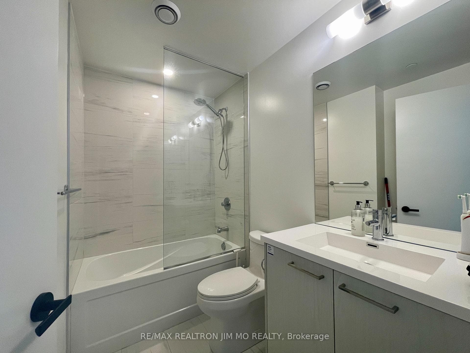 28 Interchange Way Unit 4016 photo 13