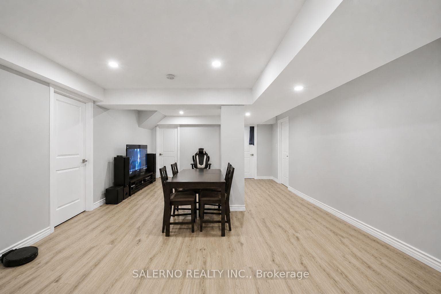 111 Ironside Drive photo 32