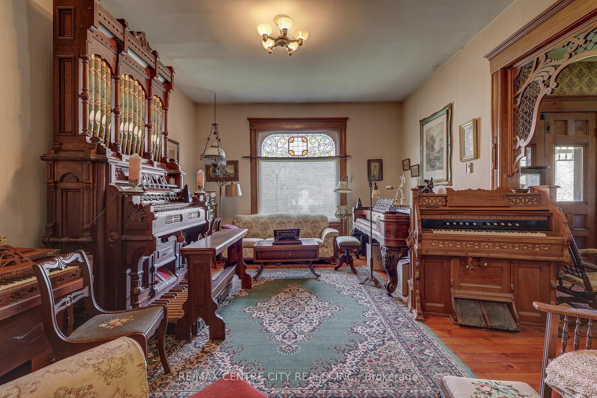 Front sitting room for connecting