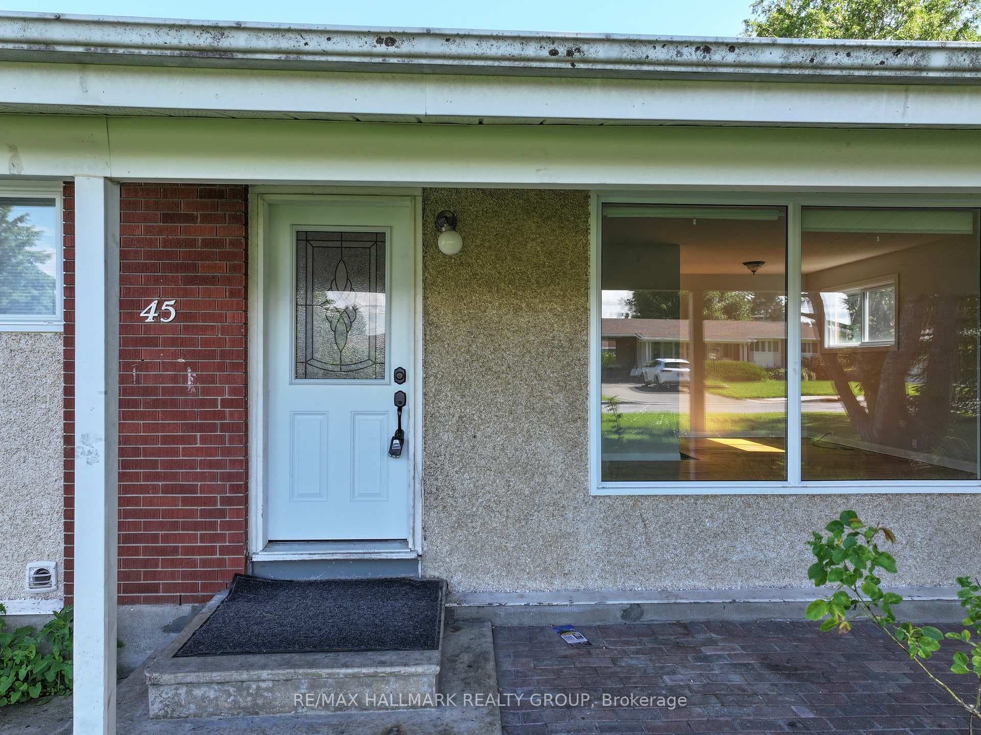 45 Hilliard Avenue photo 5