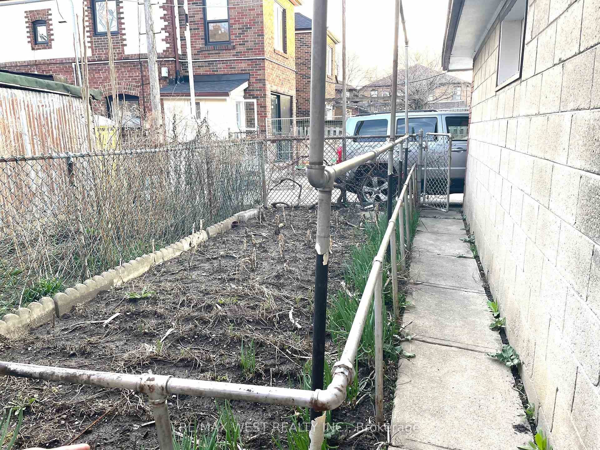 364 Roxton Road photo 25