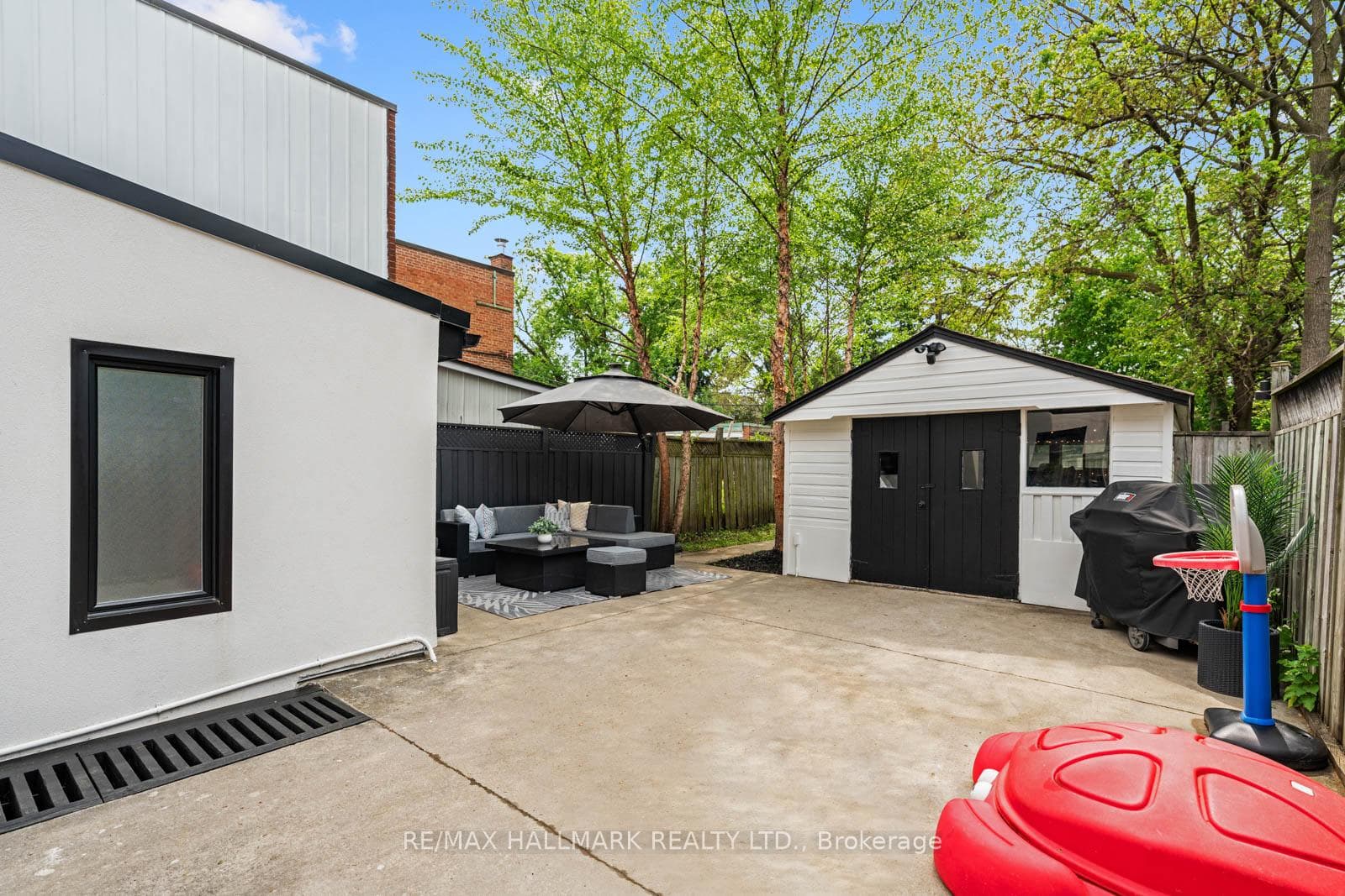 242 Pacific Avenue photo 33