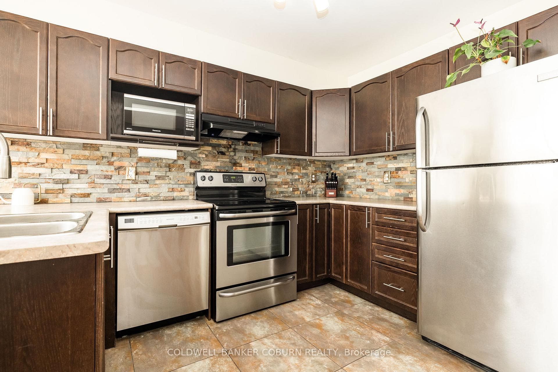 238 Arrita Street photo 12