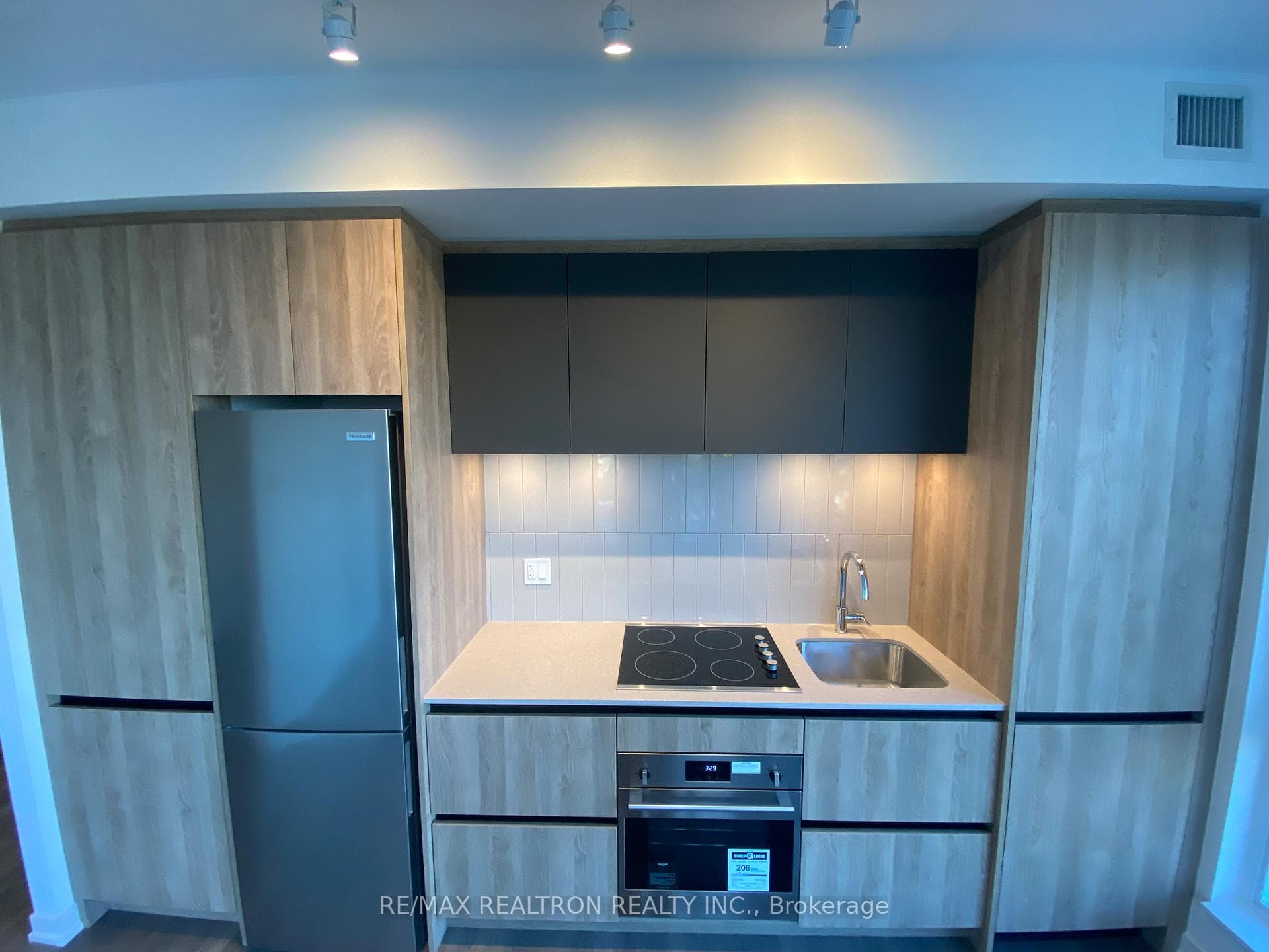 7950 Bathurst Street Unit 1516 photo 8