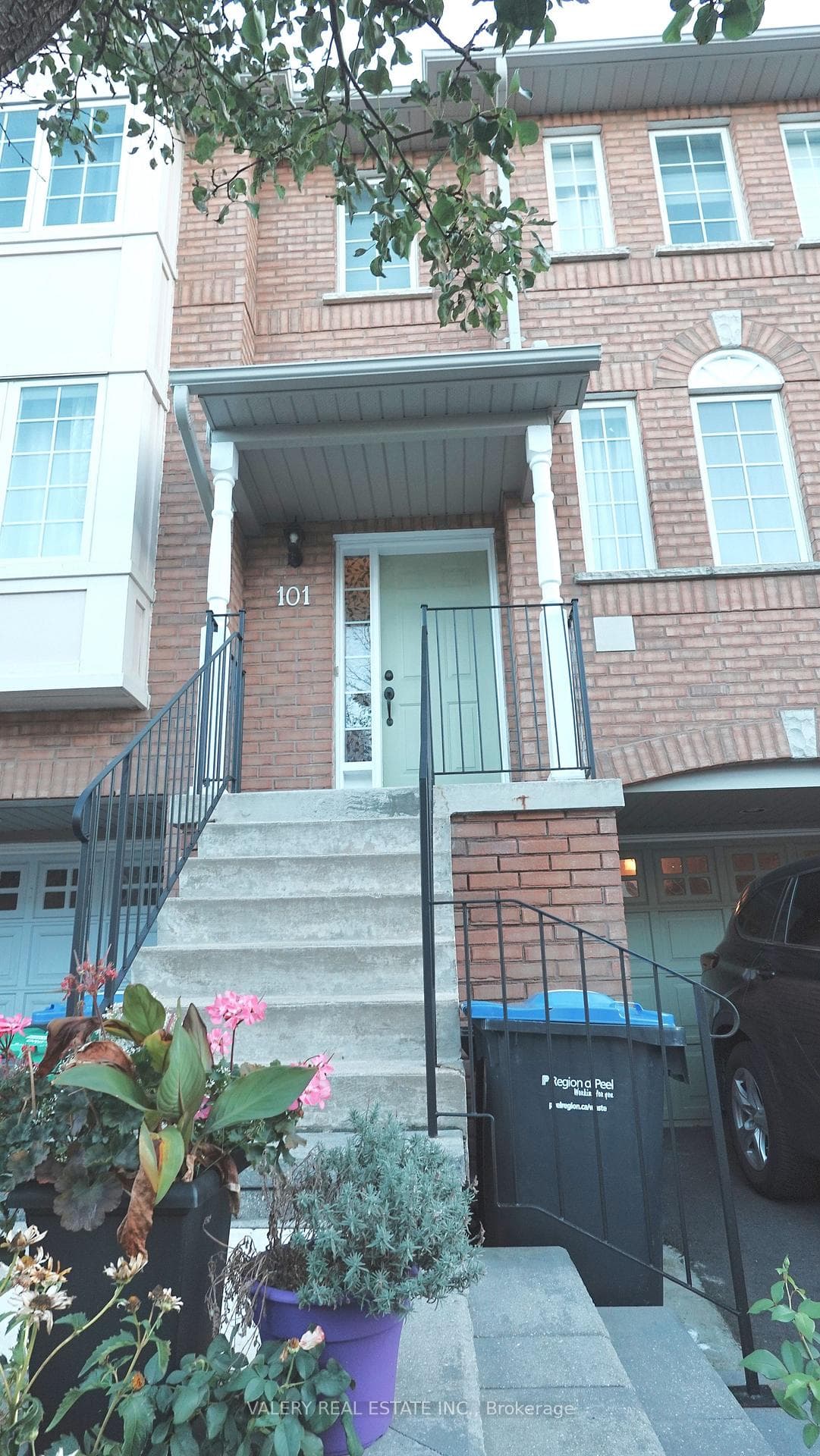 80 ACORN Place Unit 101 photo 1