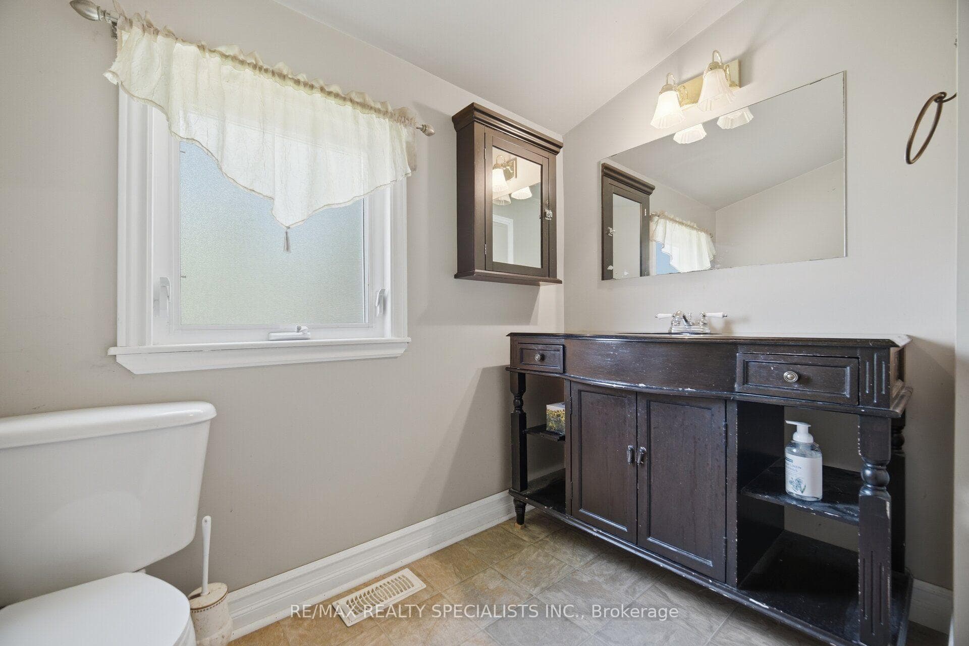 173 Victoria Street photo 16
