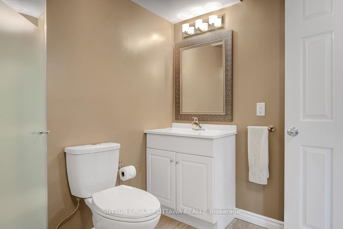 982 Como Crescent photo 44
