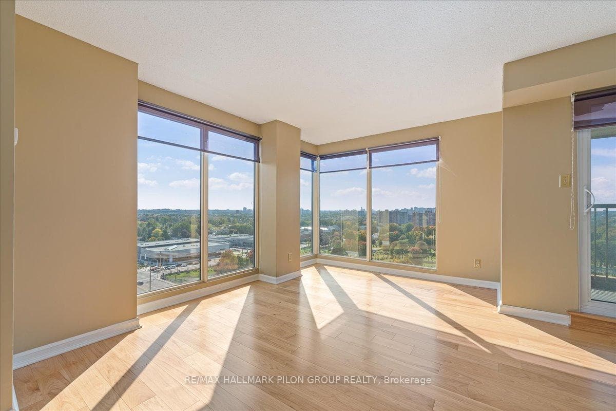 545 ST LAURENT Boulevard Unit 1105 photo 8