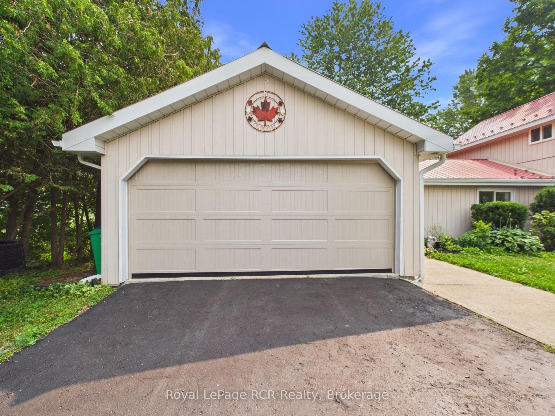 2055 Princess Street photo 4