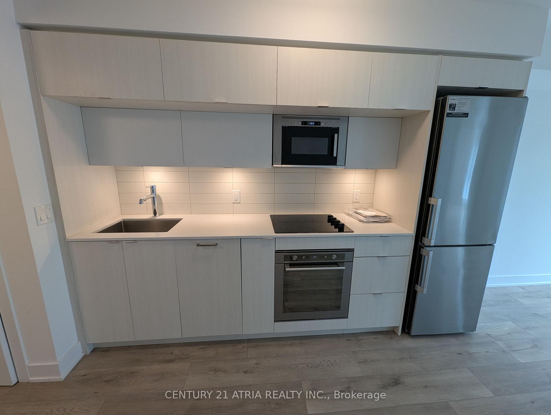 585 Bloor Street Unit 721 photo 3