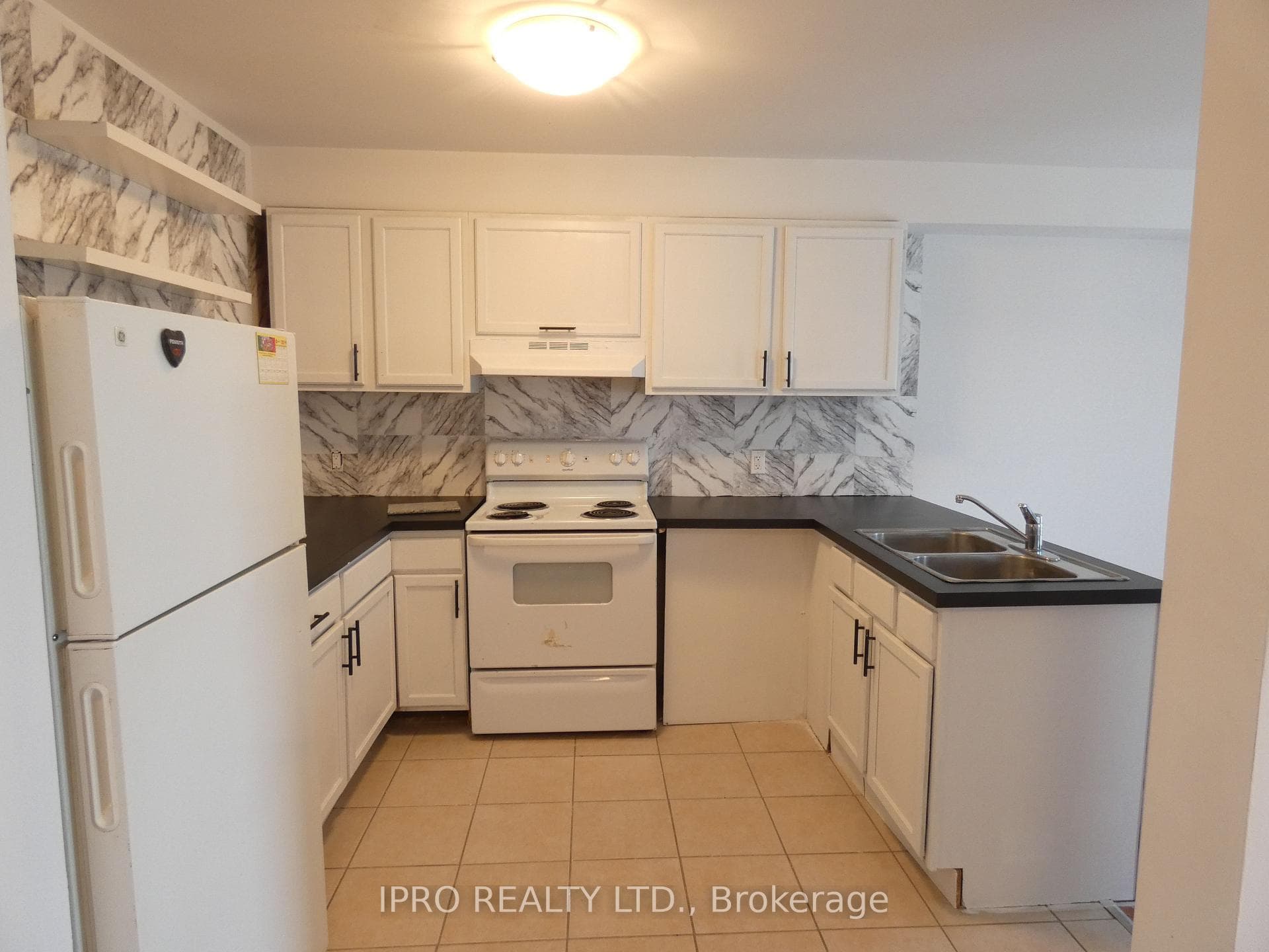 271 Conacher Drive photo 10