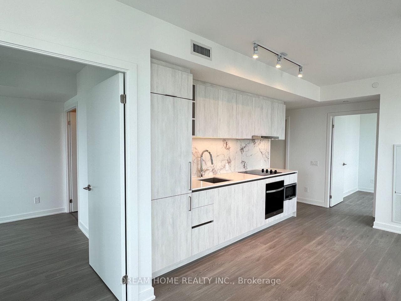 8 Wellesley Street Unit 4711 photo 8