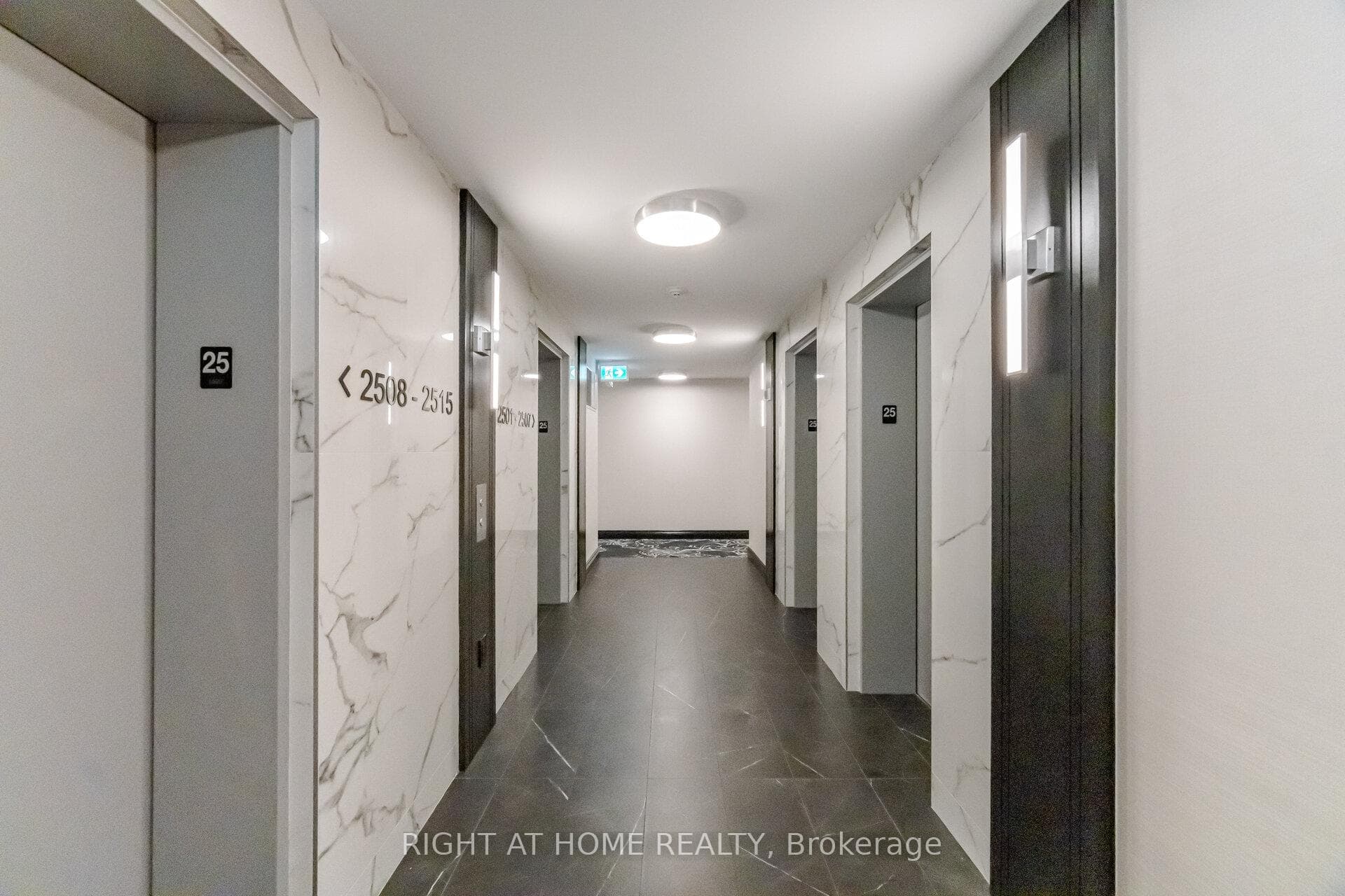 19 Grand Trunk Crescent Unit #2511 photo 8