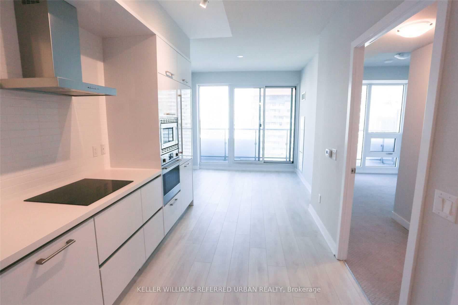 2221 Yonge Street Unit 3910 photo 5