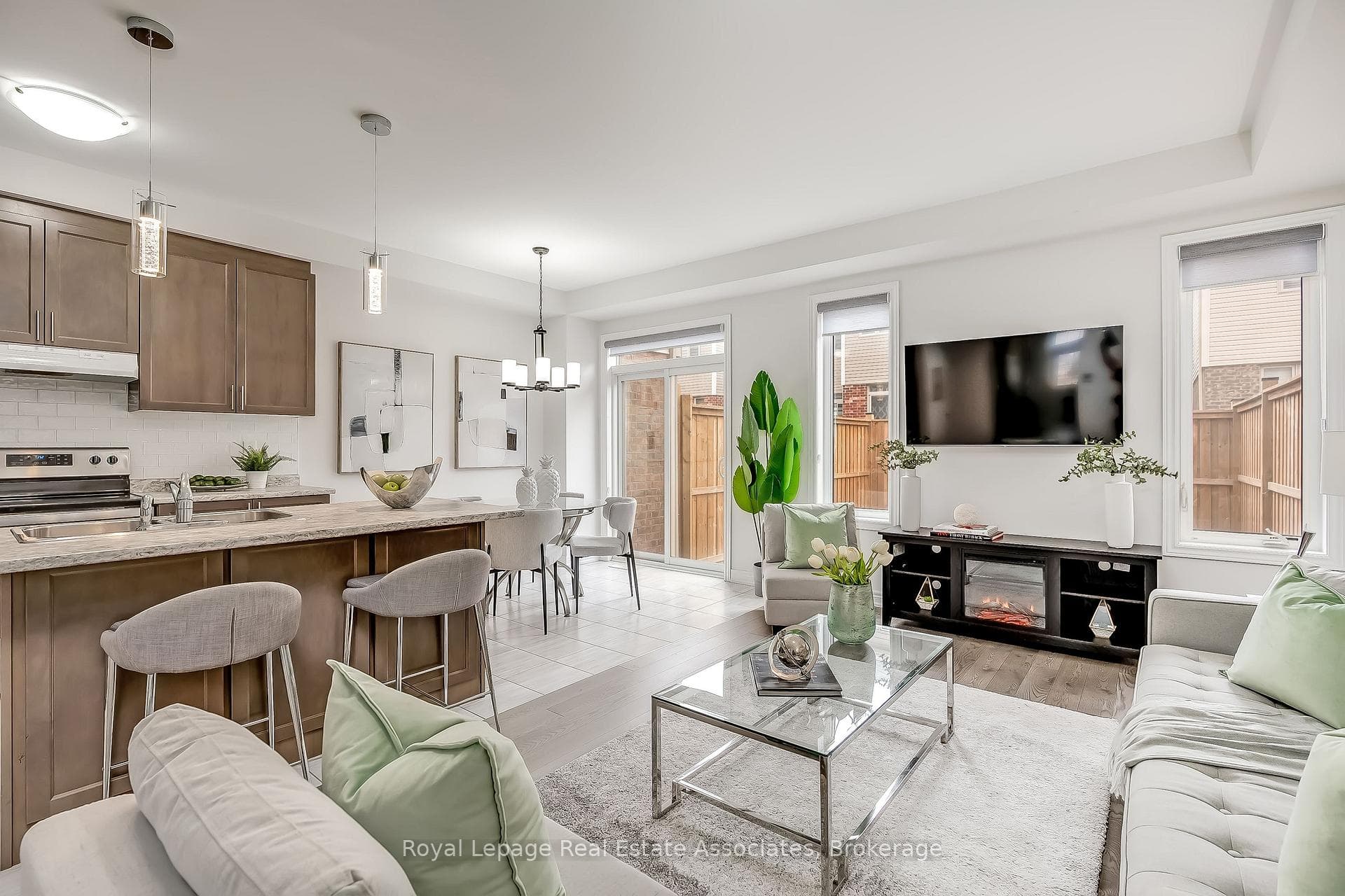 124 Mutrie Boulevard photo 3