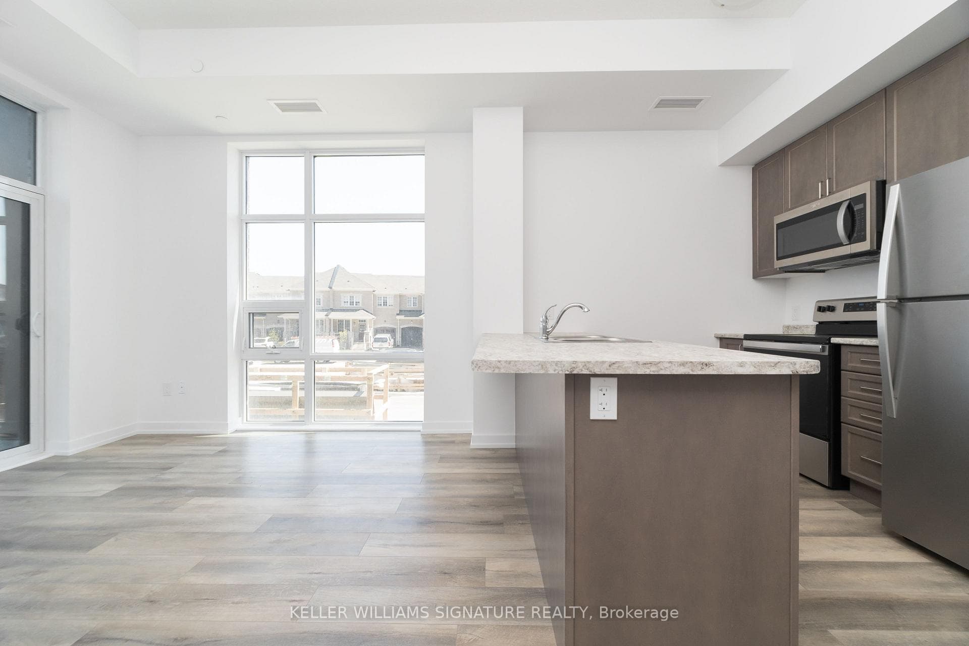 470 Dundas Street Unit 110 photo 1