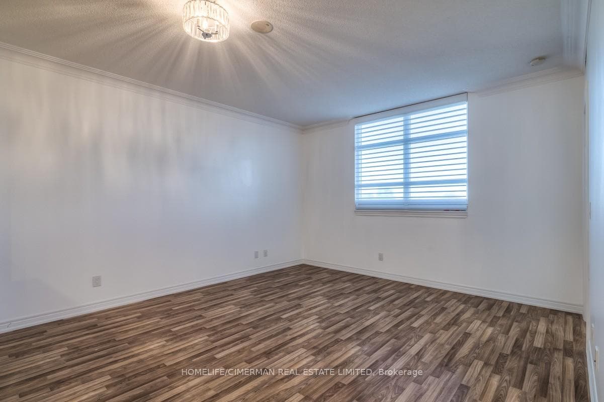 9245 Jane Street Unit 415 photo 16