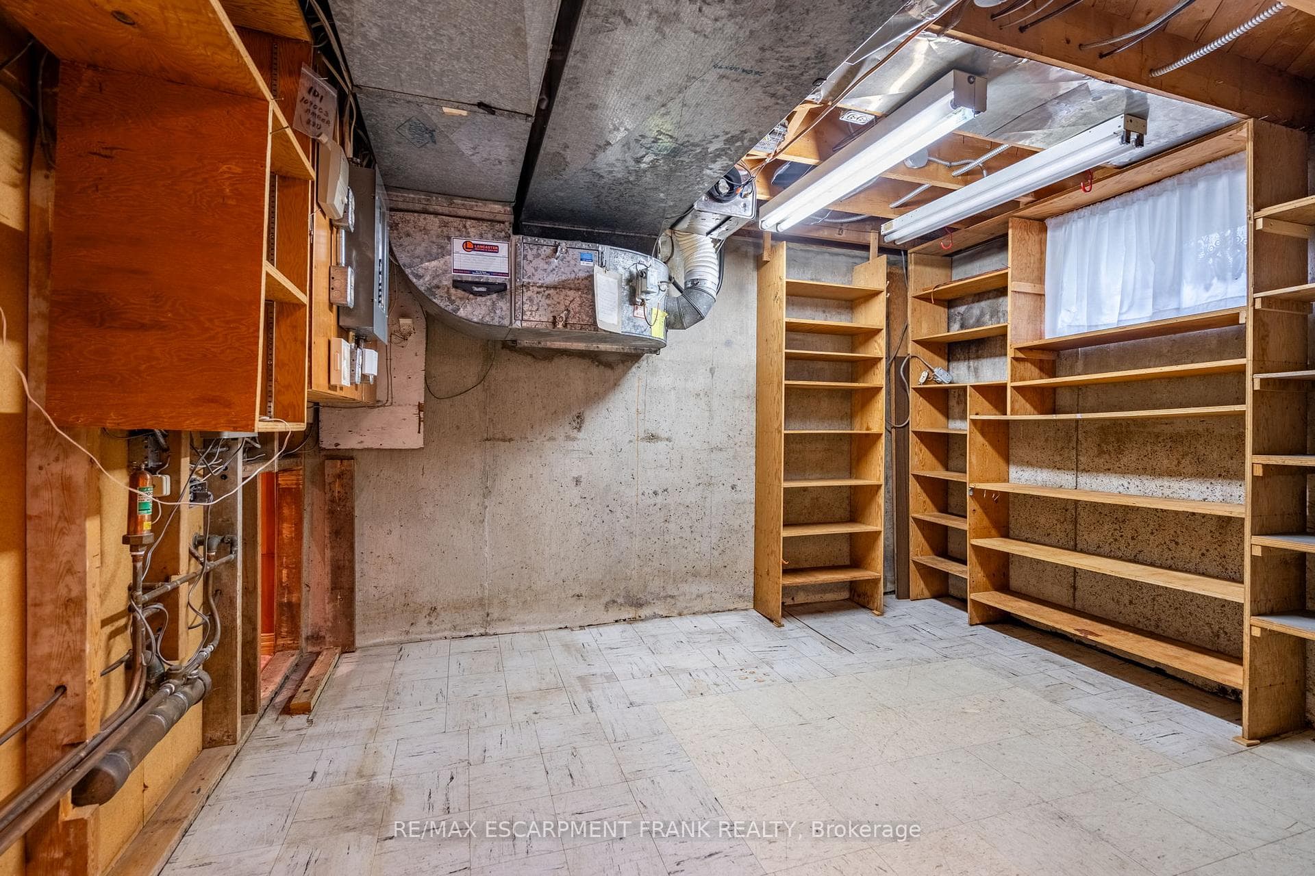 50 Fernwood Crescent photo 30