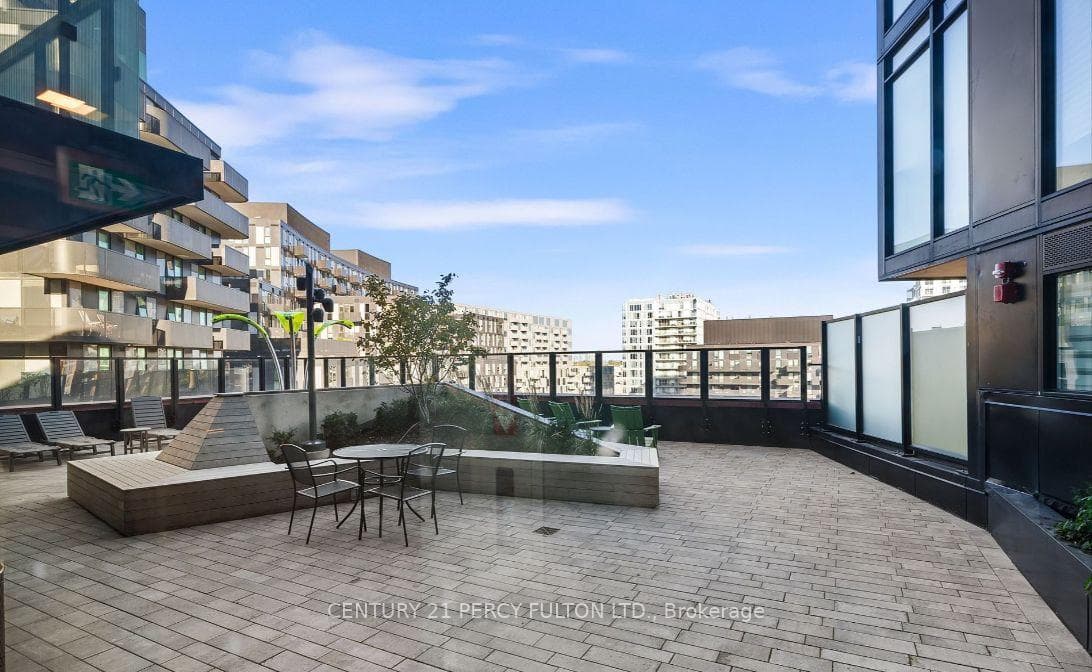 8 Tippett Road Unit 420 photo 29
