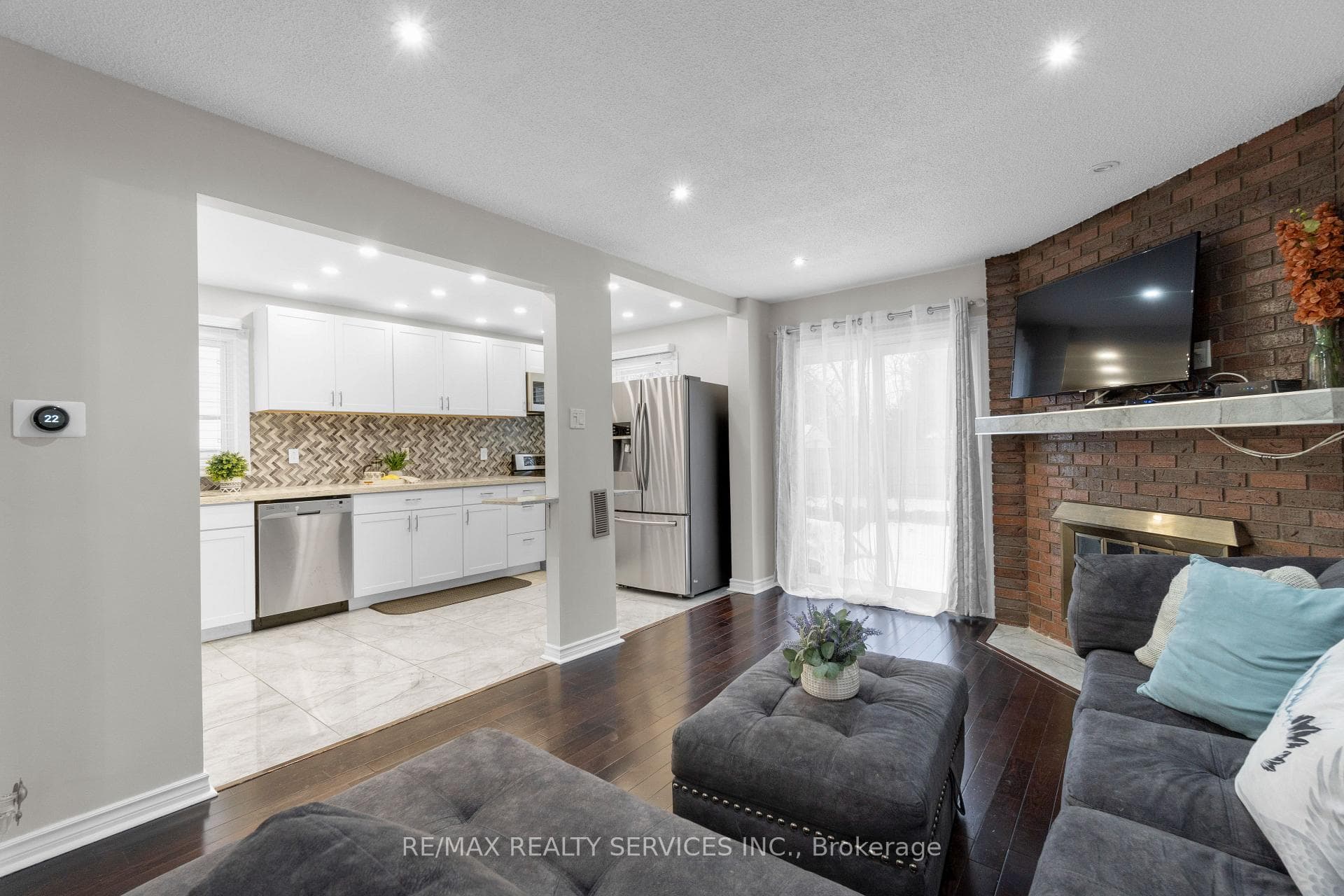 95 Martindale Crescent photo 5