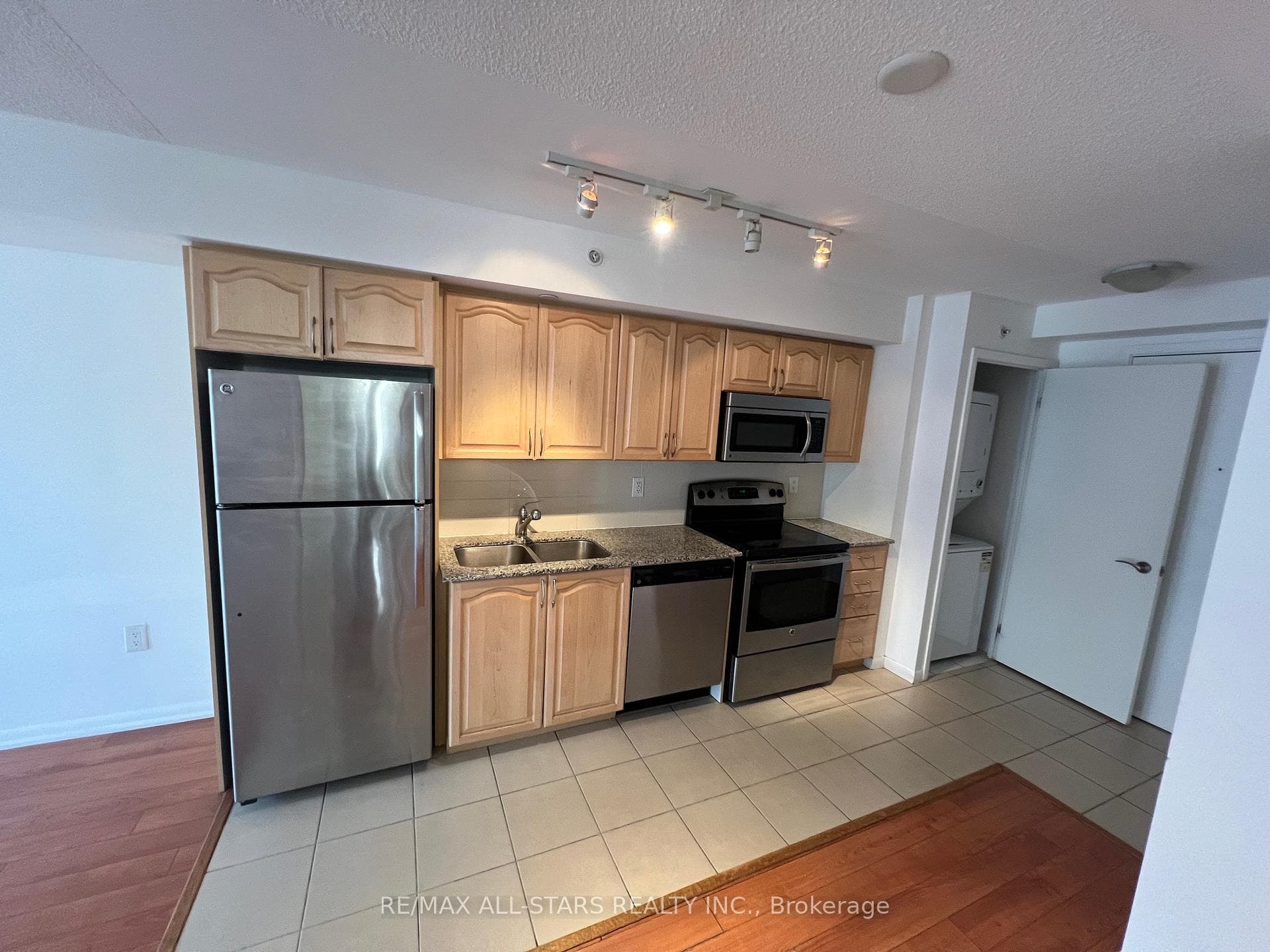 830 Lawrence Avenue Unit 1103 photo 2
