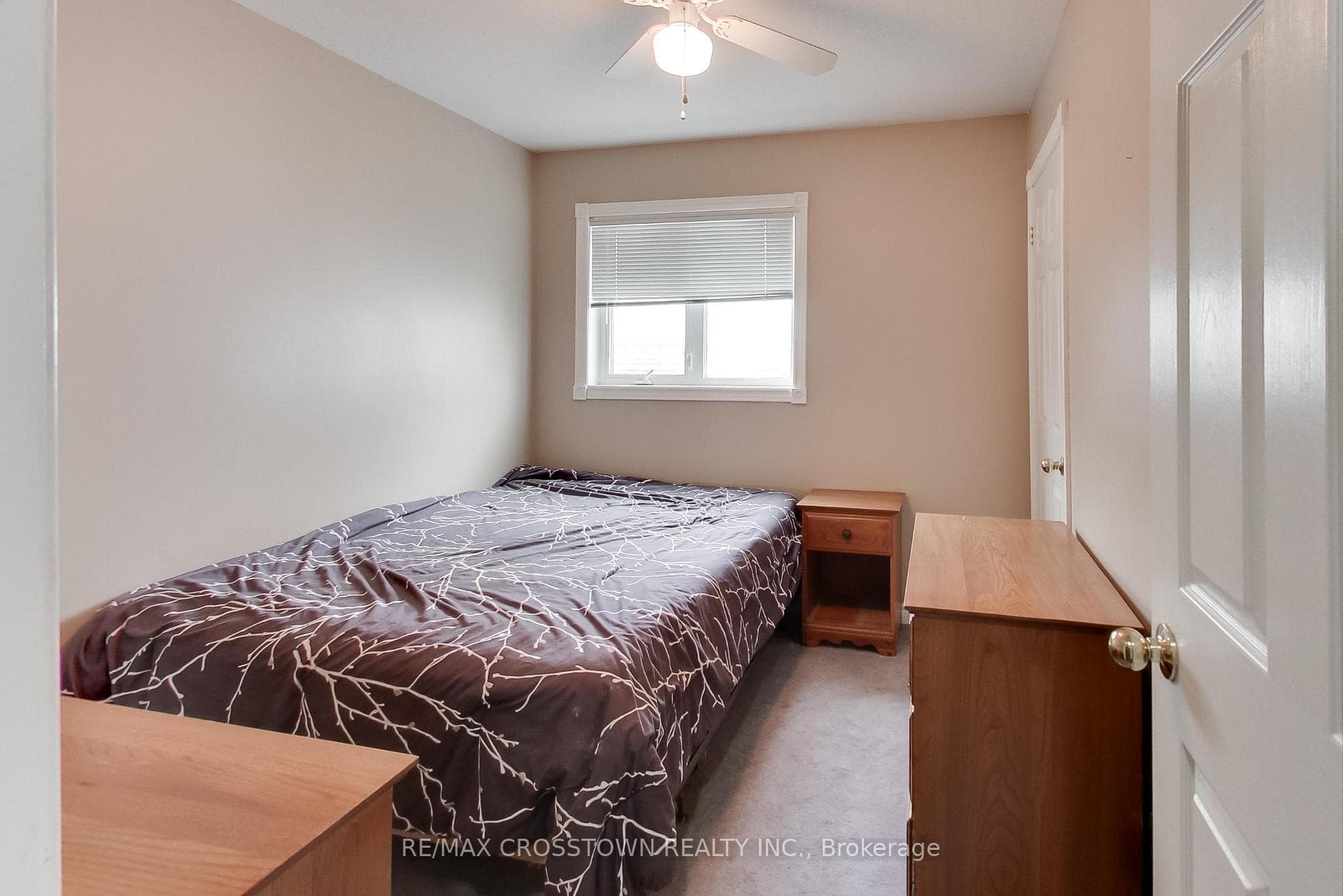 58 Downing Crescent photo 22