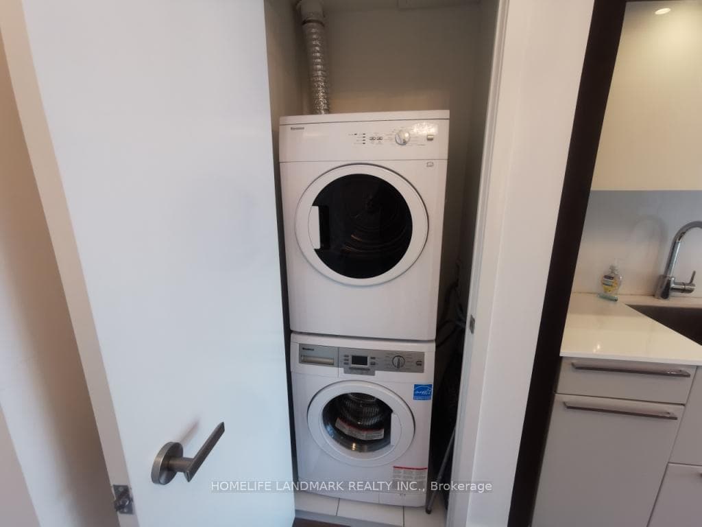15 Grenville Street Unit 1811 photo 12