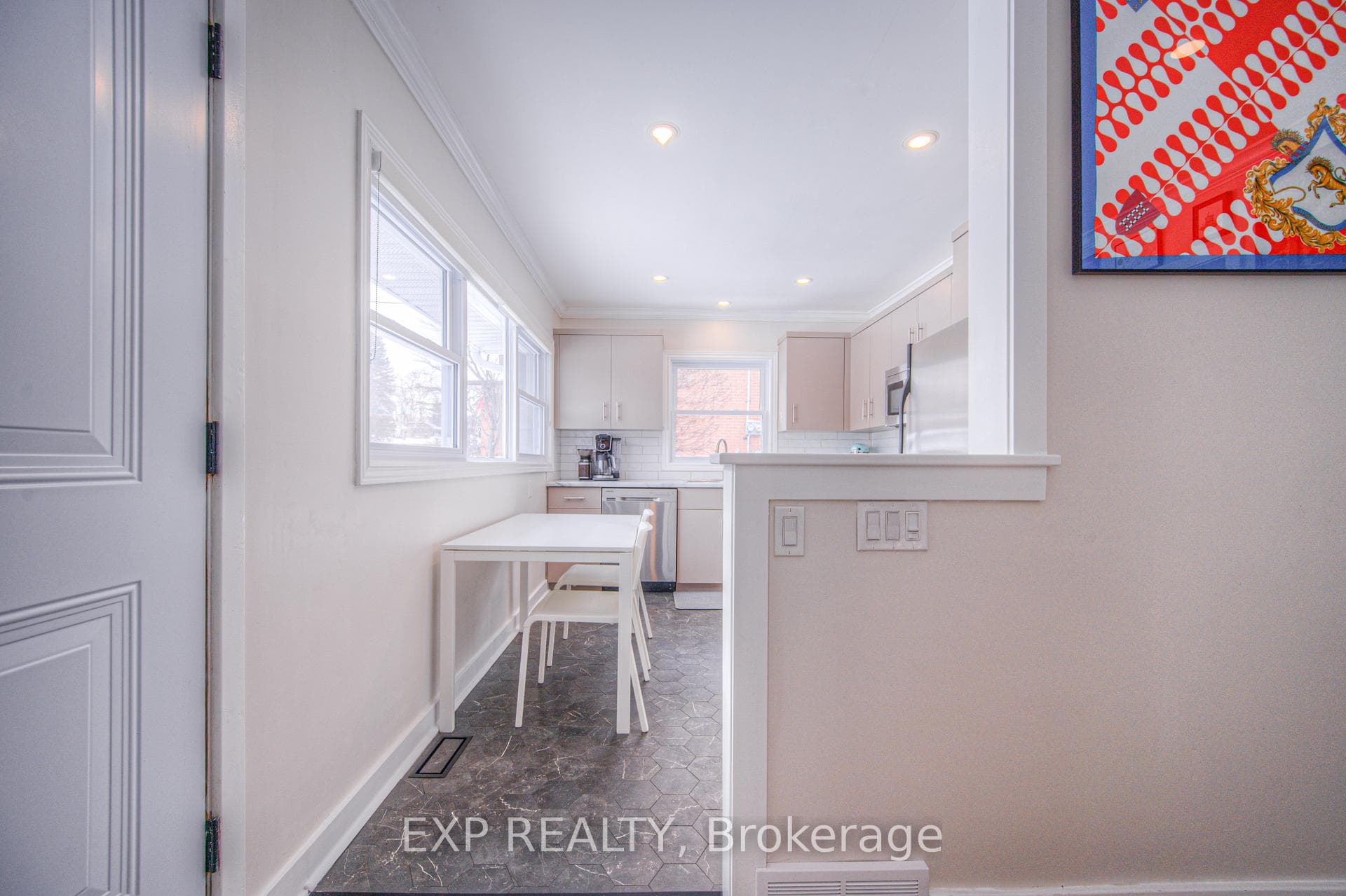 24 Bennett Avenue photo 8