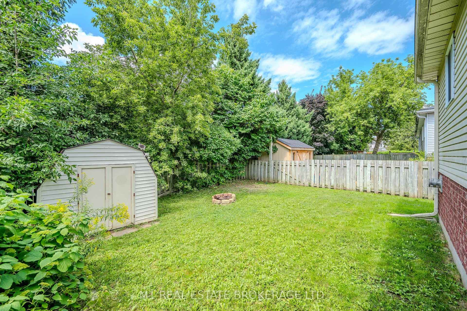 484 Millburn Boulevard photo 33