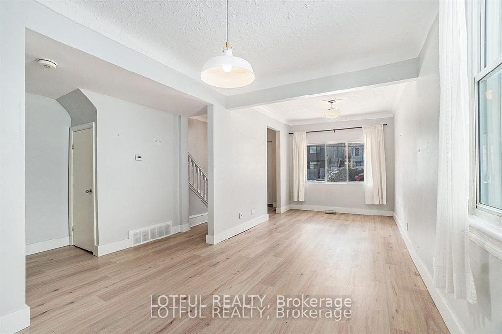 11 CHAMPAGNE Avenue photo 3