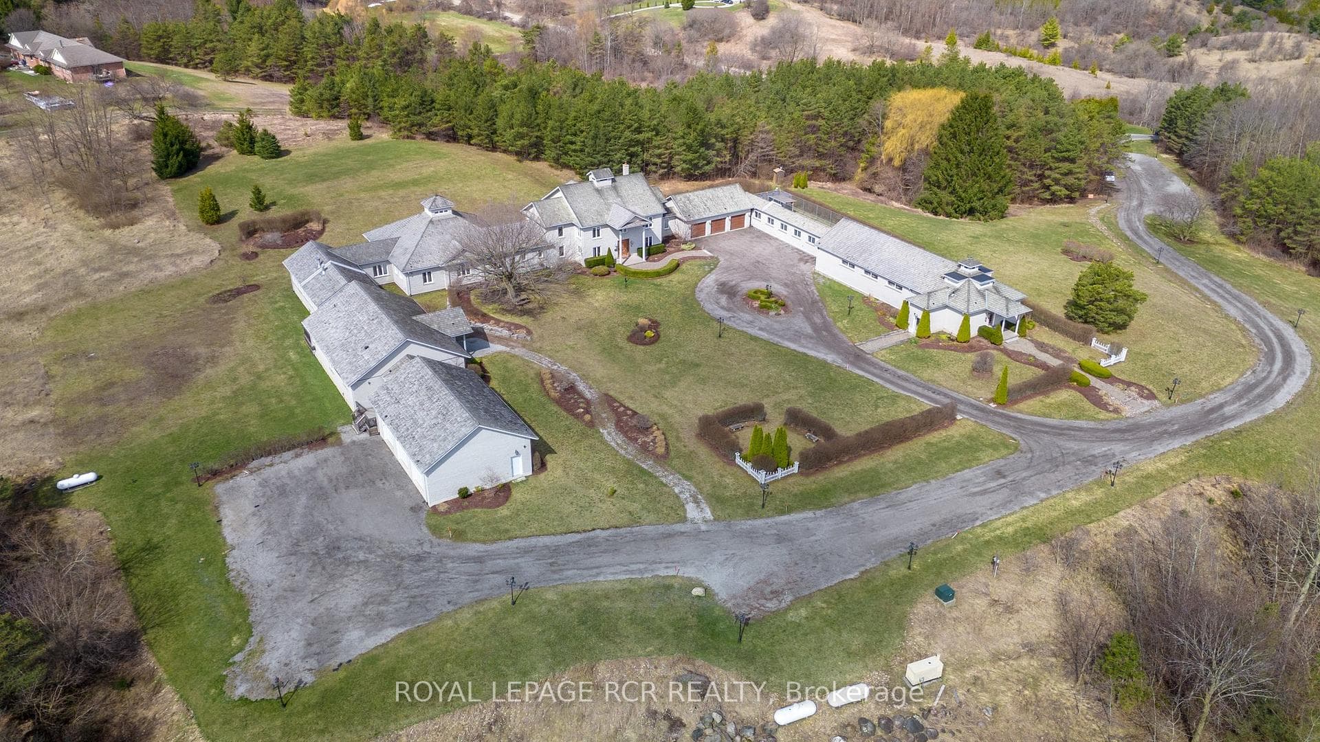 2155 19th Side Road photo 1