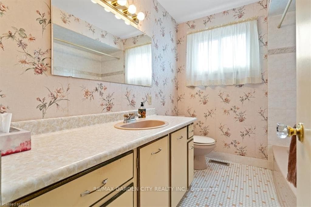 4379 Longmoor Drive photo 18