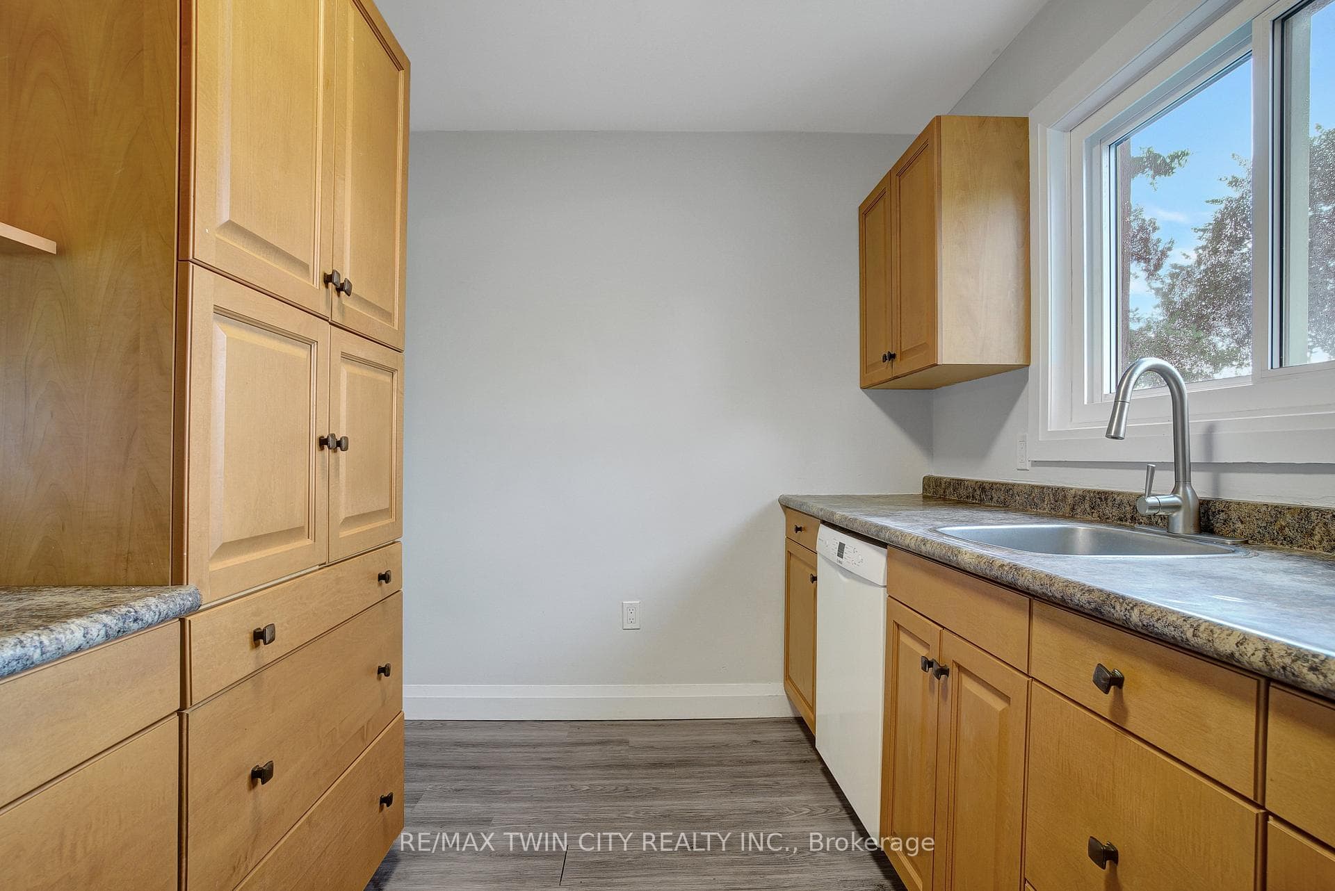 162 Jansen Avenue Unit 25 photo 10