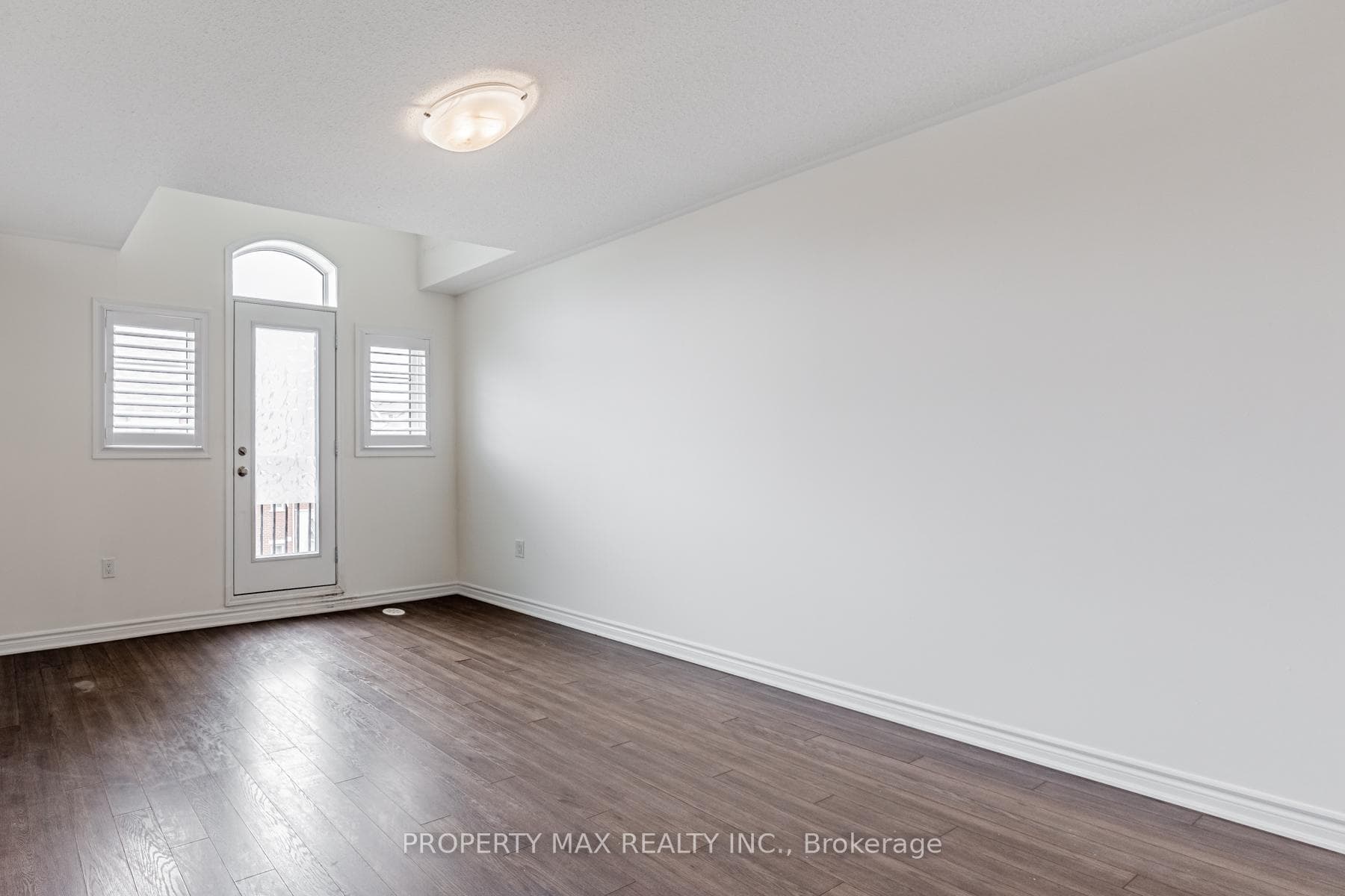 8 Thomas Swanson Street photo 17
