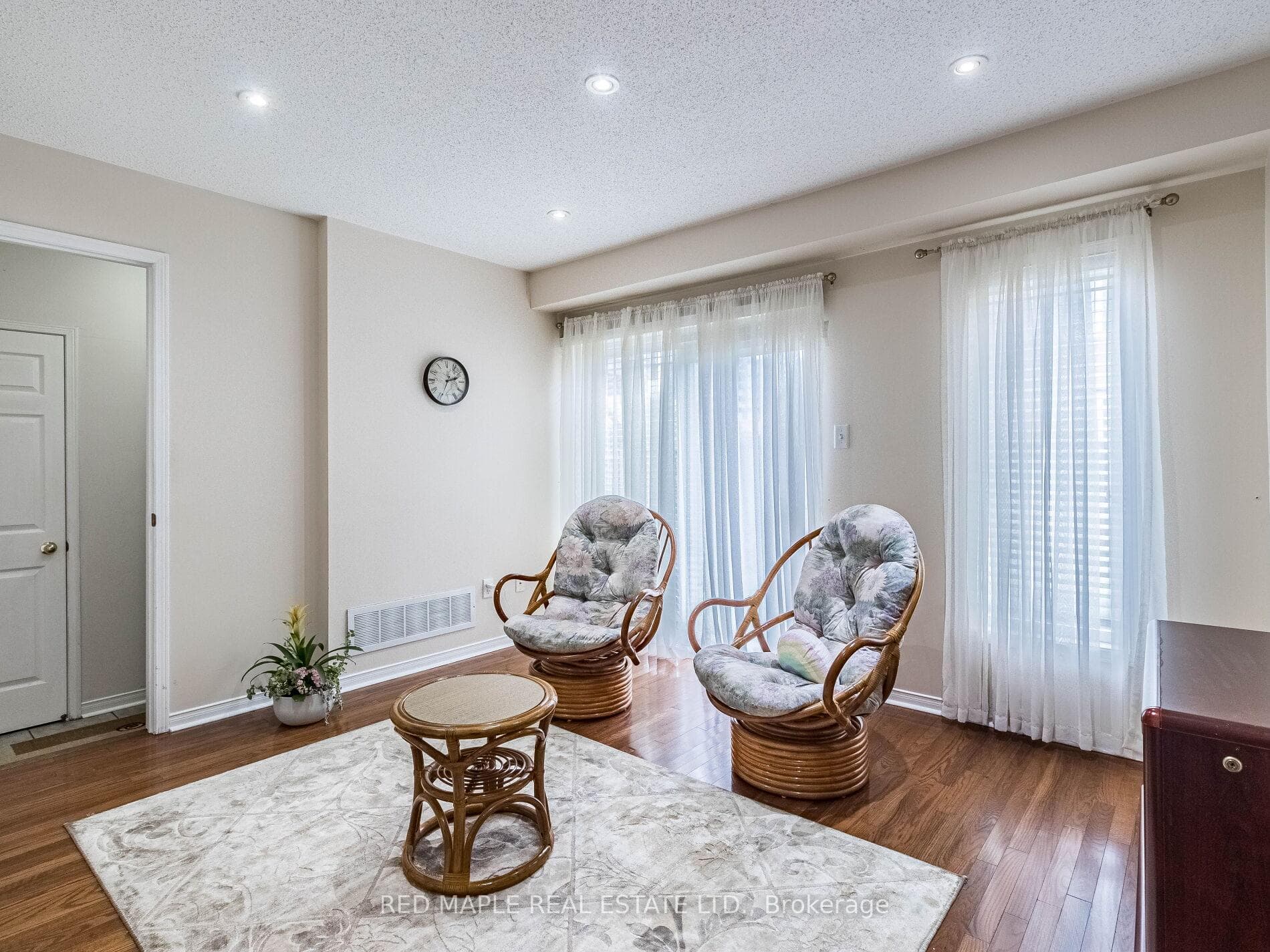 105 Bernard Avenue photo 8