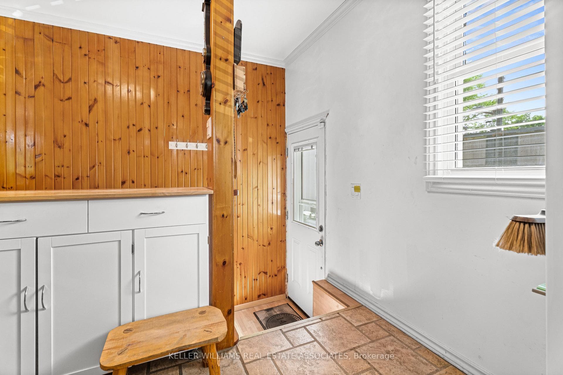 32 Mcilwraith Crescent photo 12