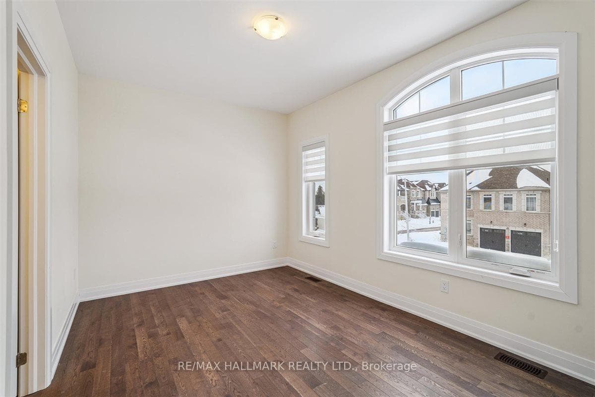 21 La Reine Avenue photo 35