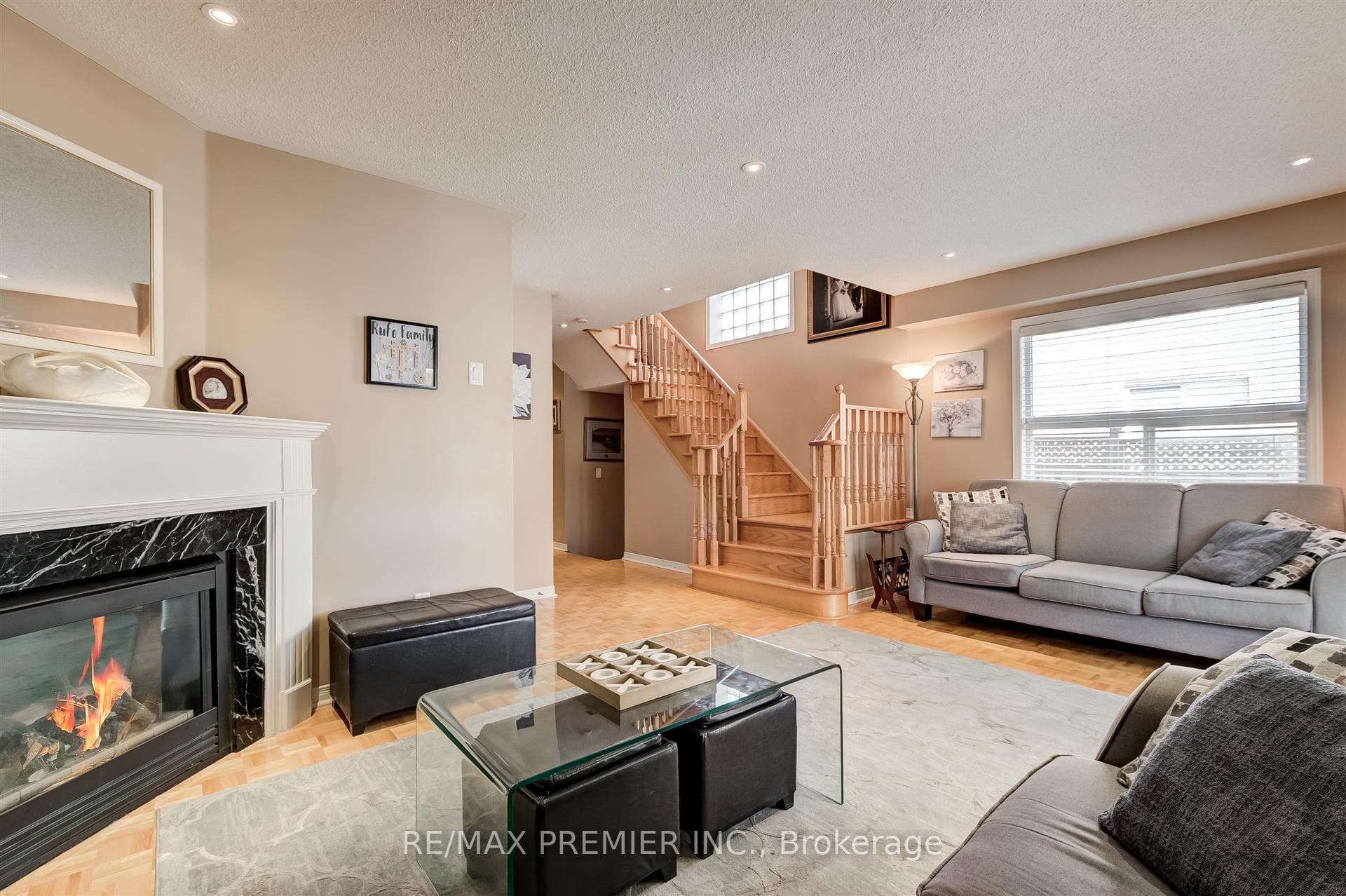 98 Echo Ridge Crescent photo 8