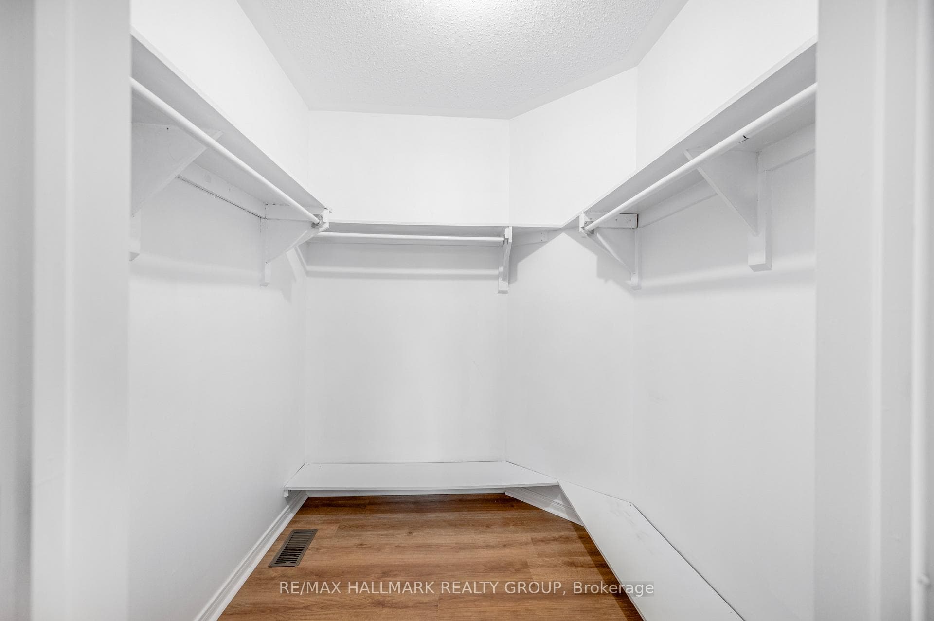 1401 MONTRESOR Way photo 27