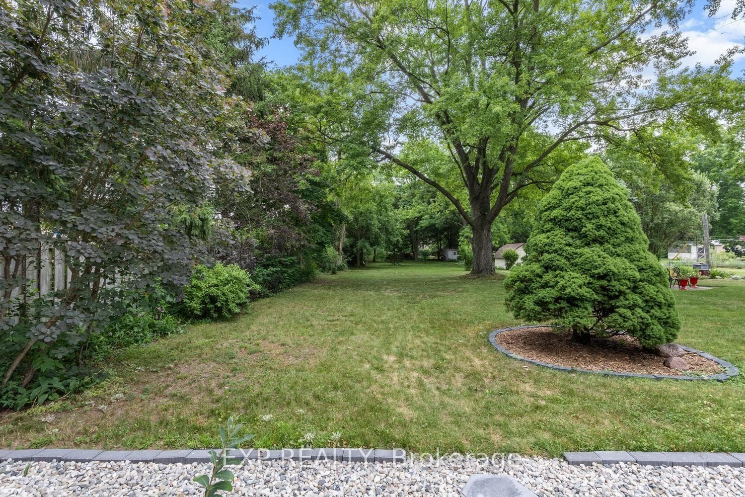 577 Dewan Street photo 46