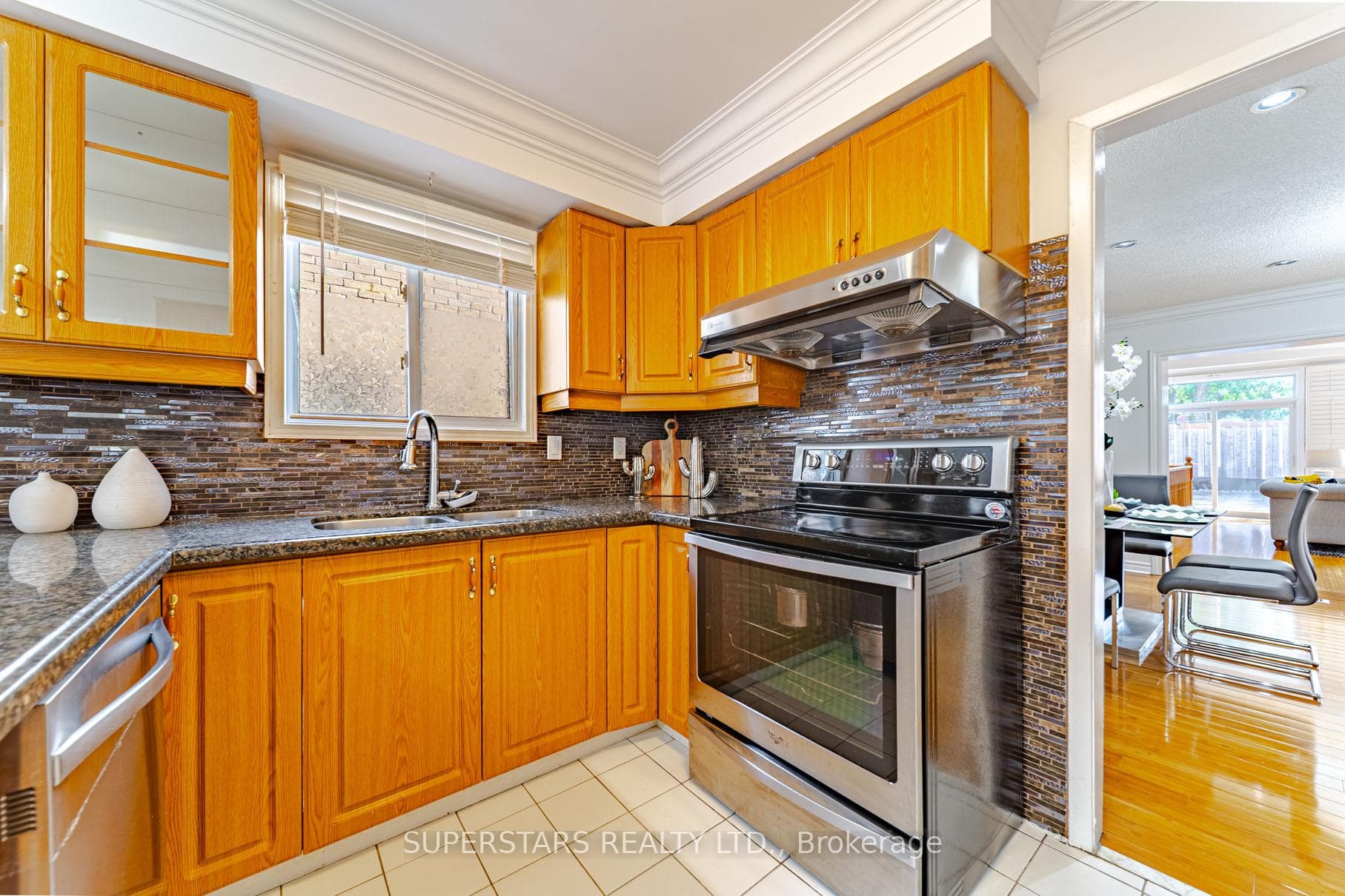 160 Galbraith Crescent photo 13