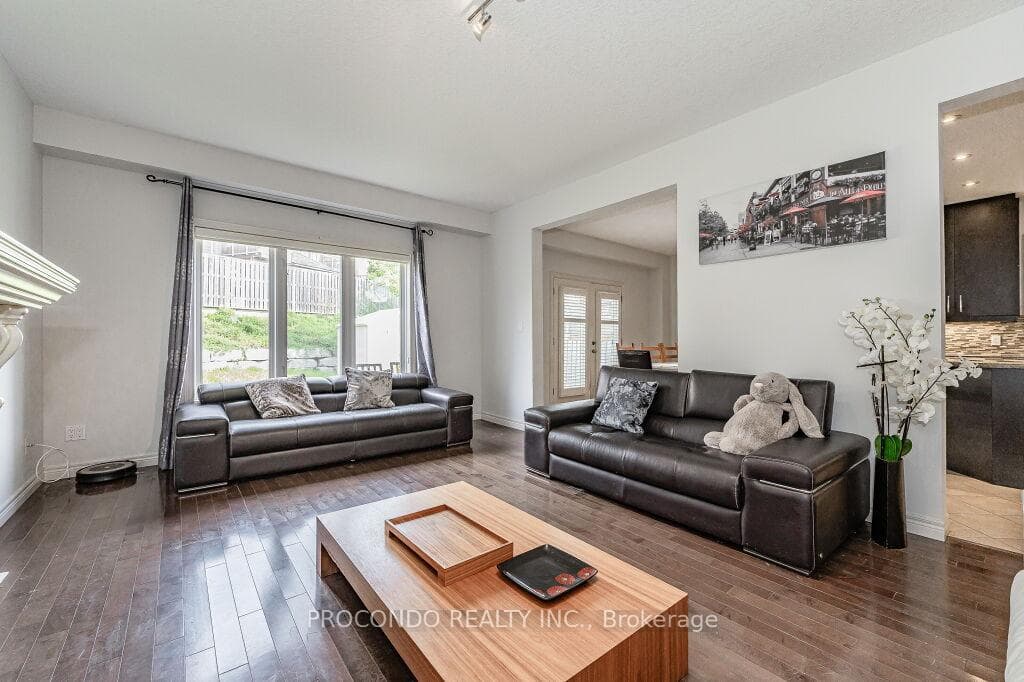 357 Westpark Crescent photo 9
