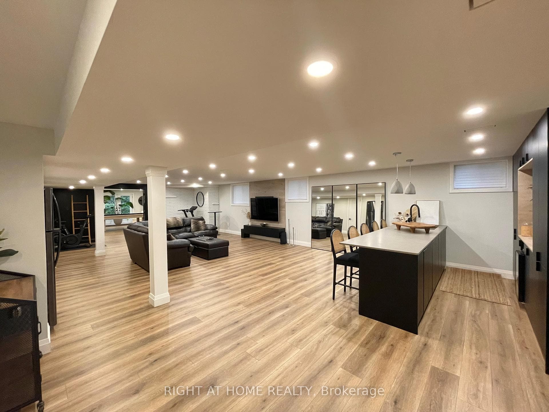 723 Barbados Street photo 20