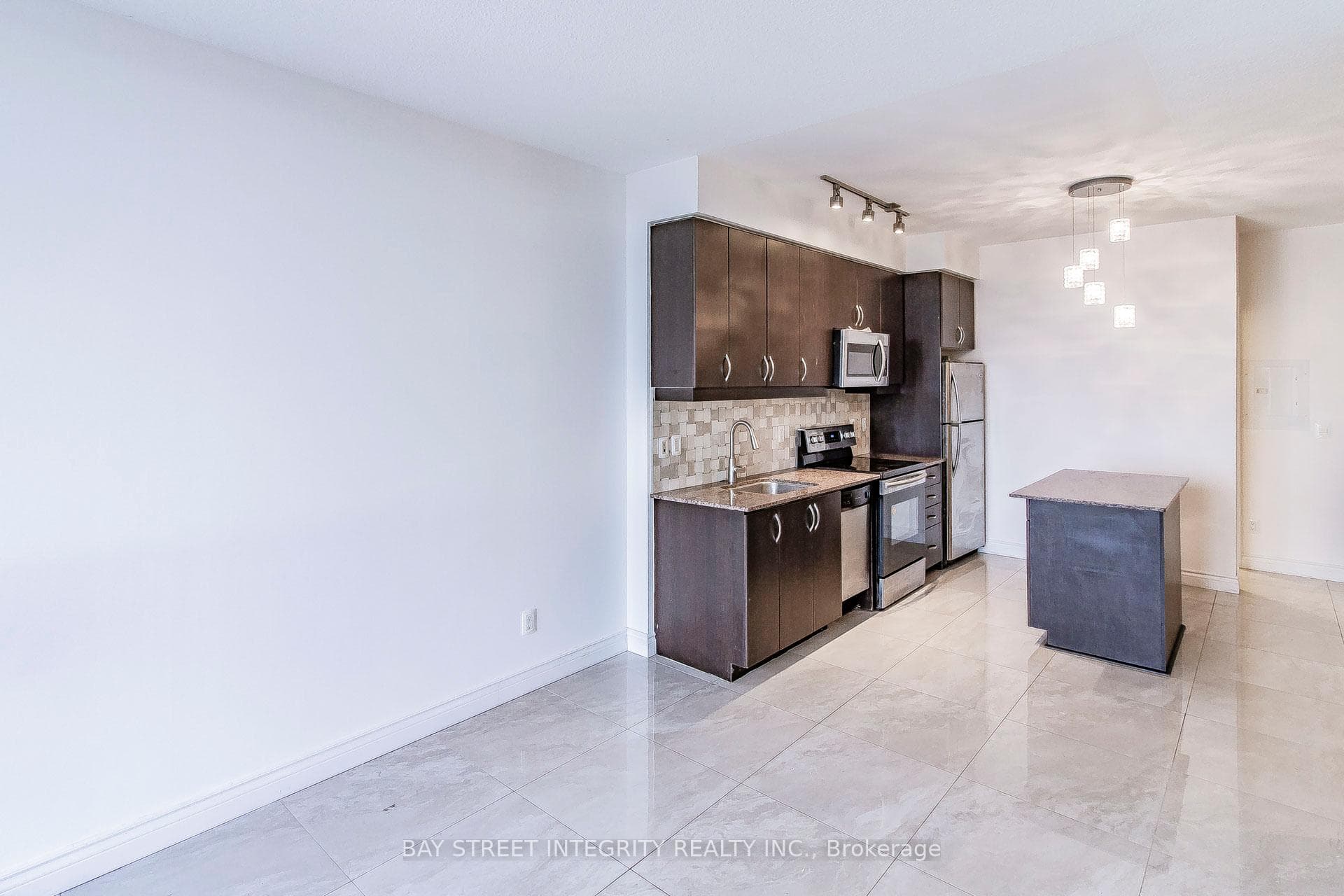 2885 Bayview Avenue Unit 813 photo 3