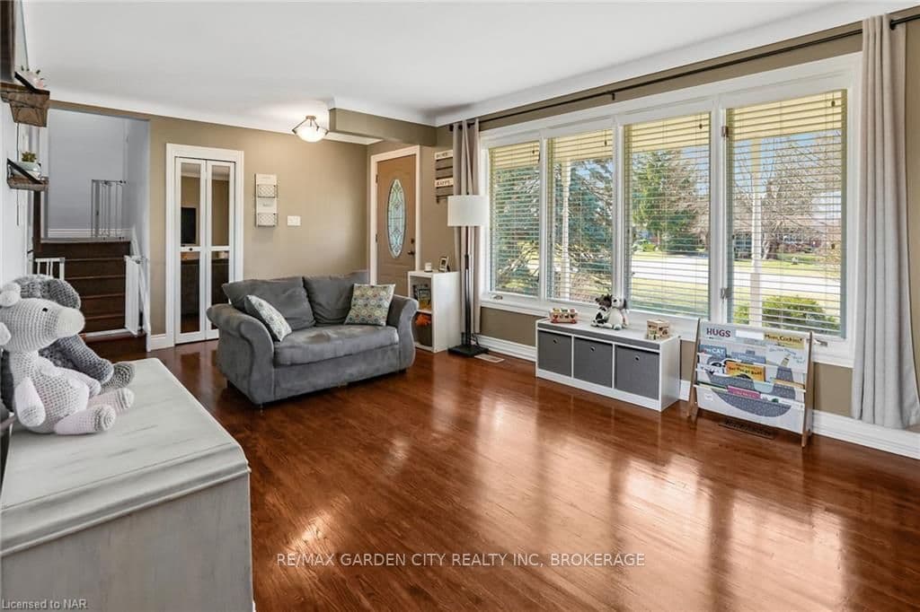 24 RUNNYMEDE Road photo 19