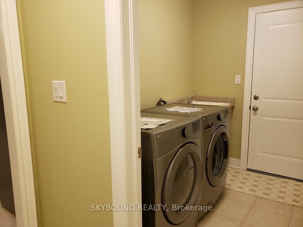 400 Hummel Crescent photo 24