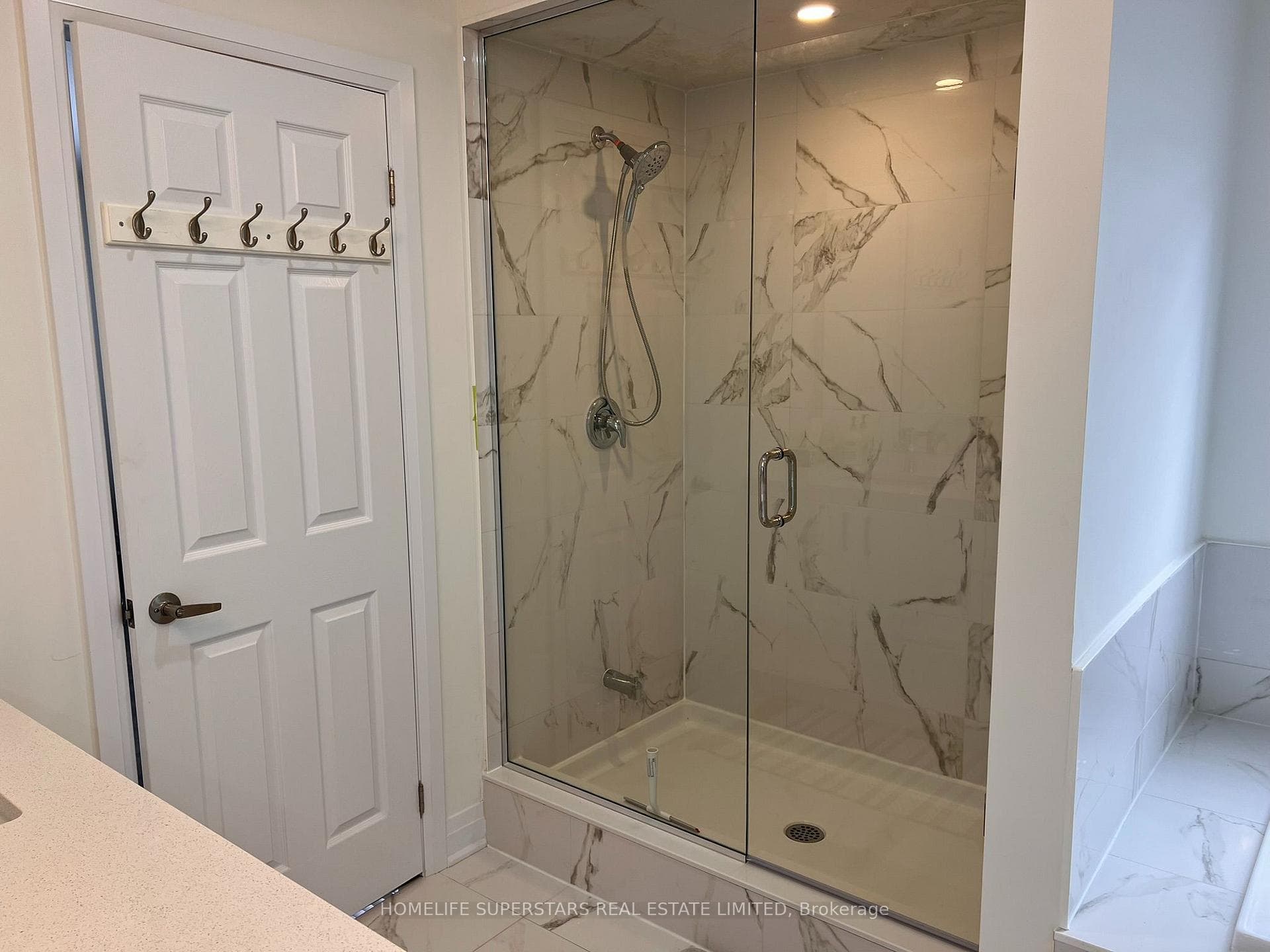 188 AVIRON Crescent photo 39