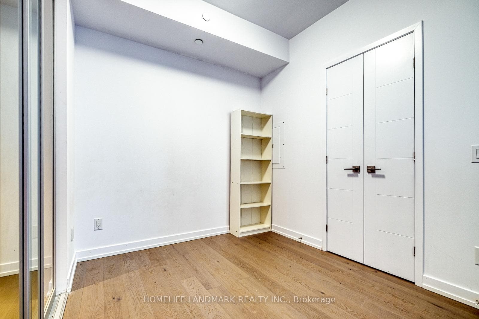 488 University Avenue Unit 3302 photo 14