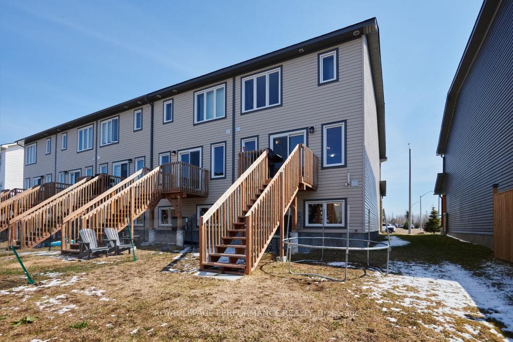 30 WHITCOMB Crescent photo 30
